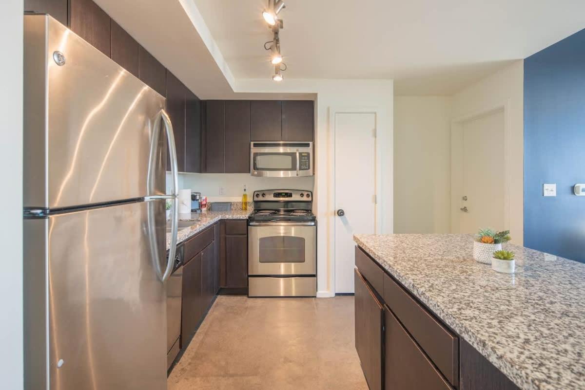 Apartamento Striking 2Bd - Cdt- Gym, Pool, Parking - Sleep8 Phoenix Exterior foto