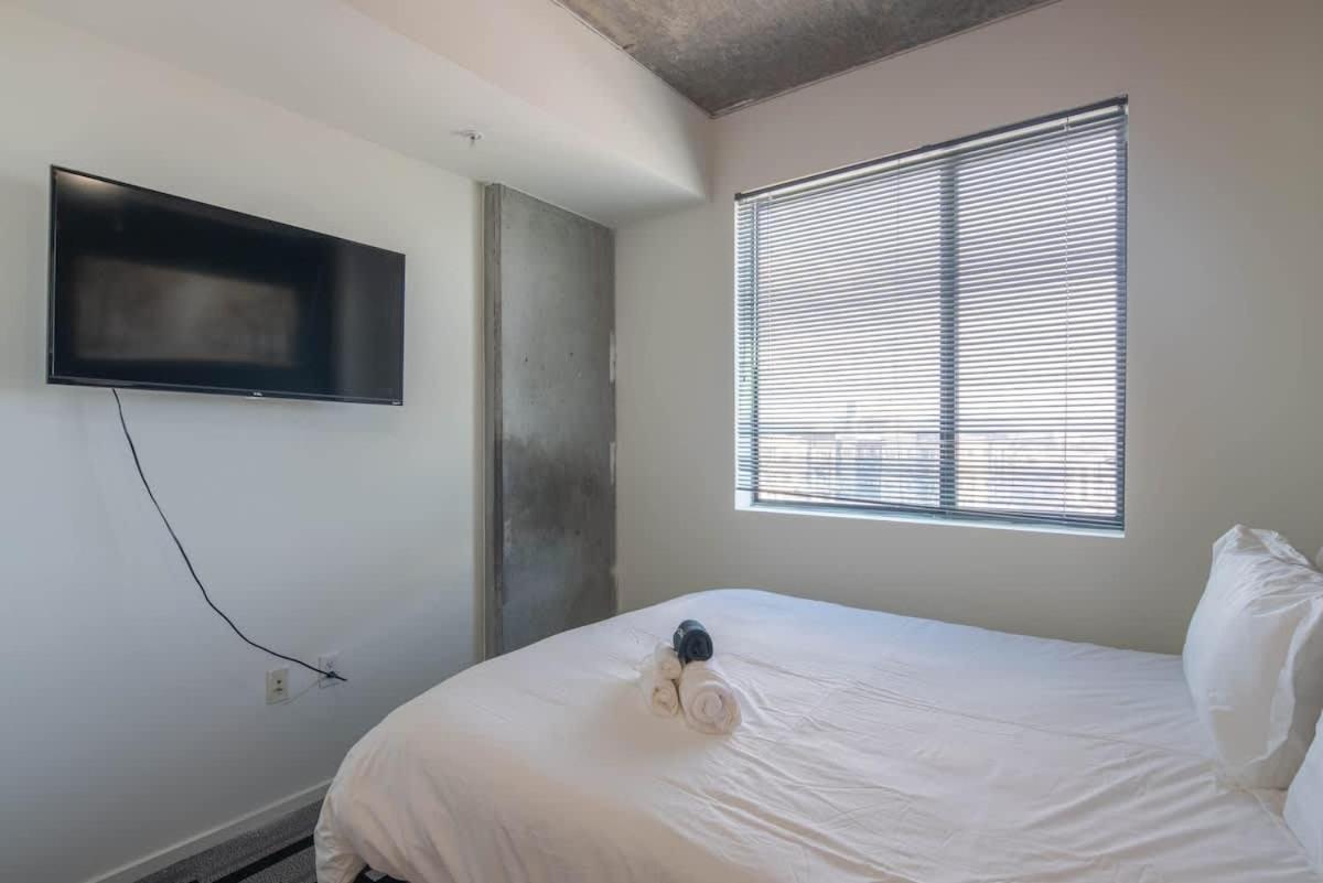Apartamento Striking 2Bd - Cdt- Gym, Pool, Parking - Sleep8 Phoenix Exterior foto